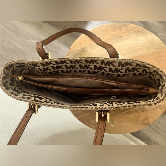 Michael Kors Jet Set MD PKT MF Tote - NWT - Picture 8 of 11